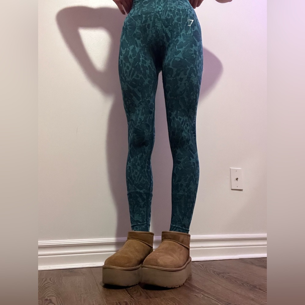 Green snake print gym shark leggings
